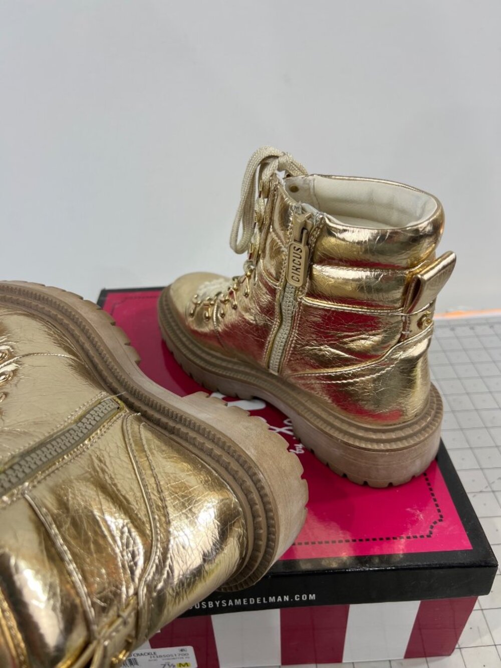 Circus by Sam Edelman Flora Shearling Hiker Boot Women’s Sz 7.5 Gold Crackle - Picture 5 of 8